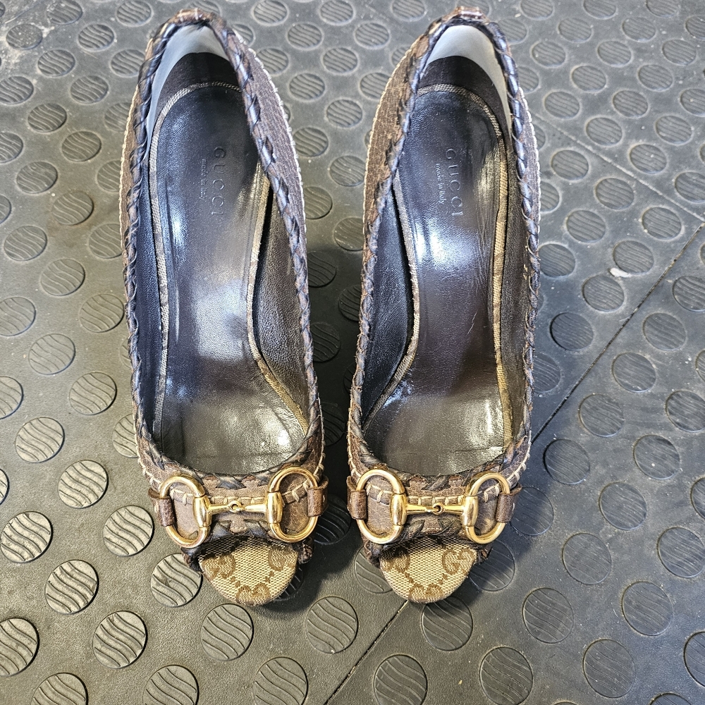 Gucci Brown Leather Flats with Gold Buckle